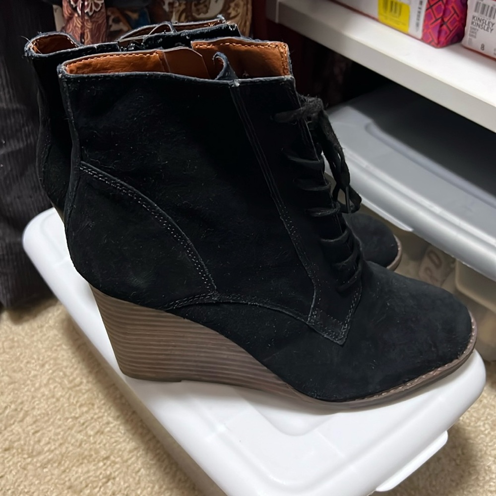 Black Lucky Brand wedge booties with Zipper